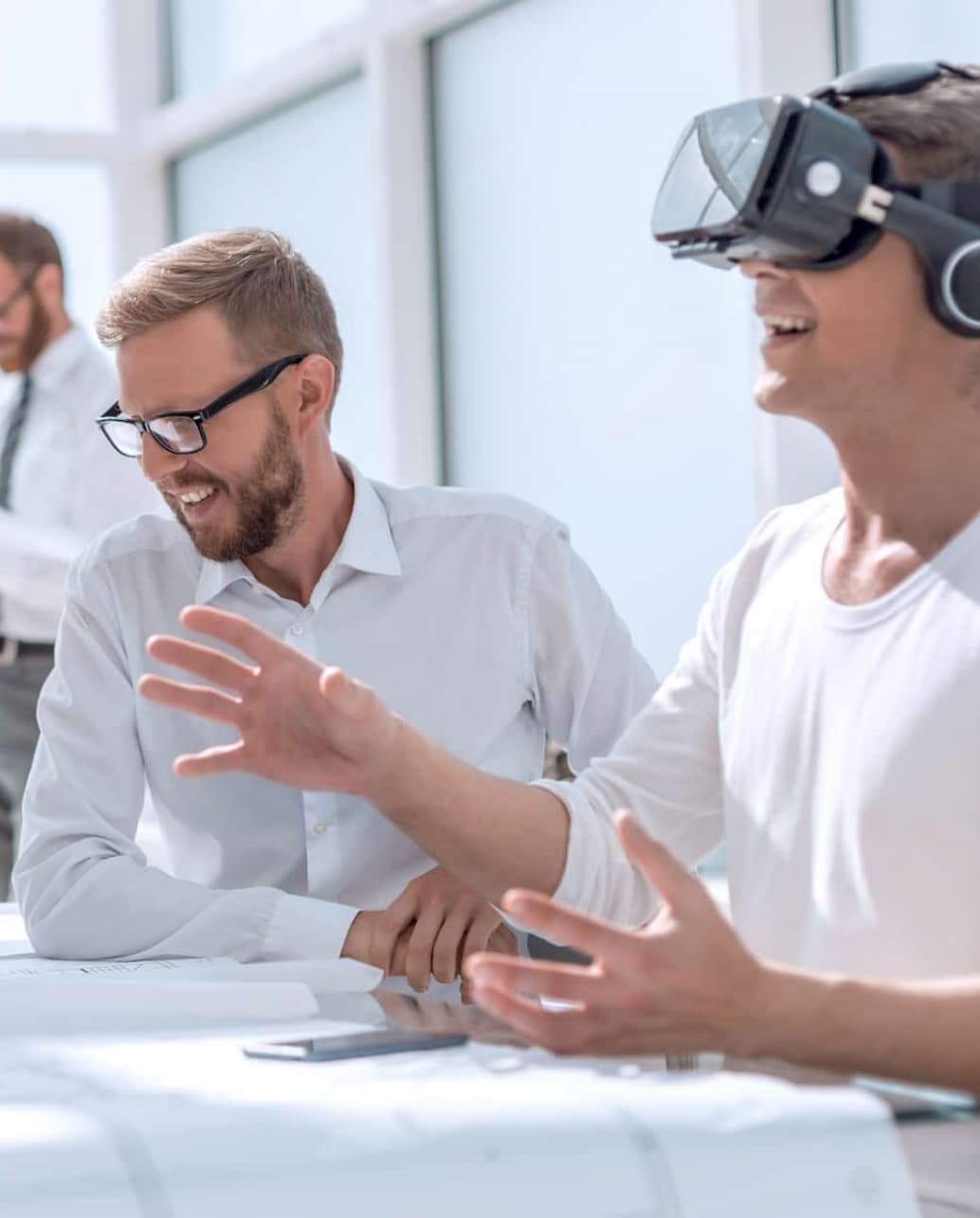Homme casque réalité virtuelle